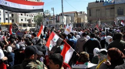 Multitudinarias marchas de los sirios en apoyo a Al-Asad